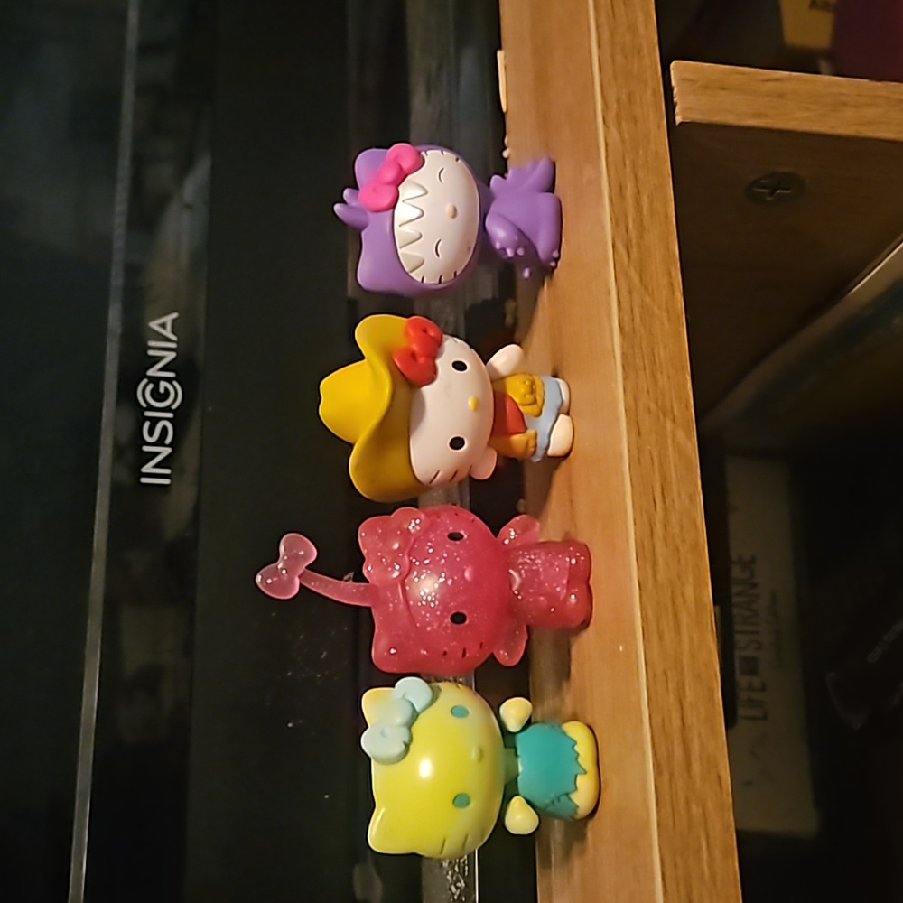 Hello Kitty mystery bag figurines ( Set of 4)